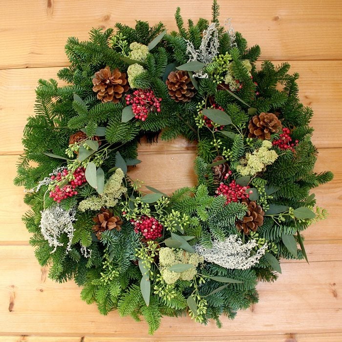 berries-moss-wreath-718978